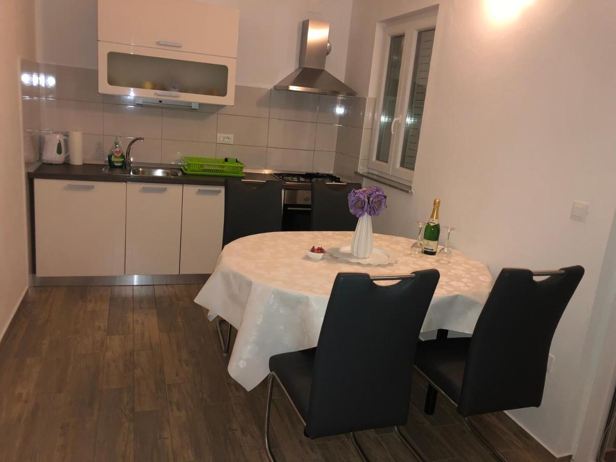 Apartmani Ivana Đảo Đảo Cres Ngoại thất bức ảnh