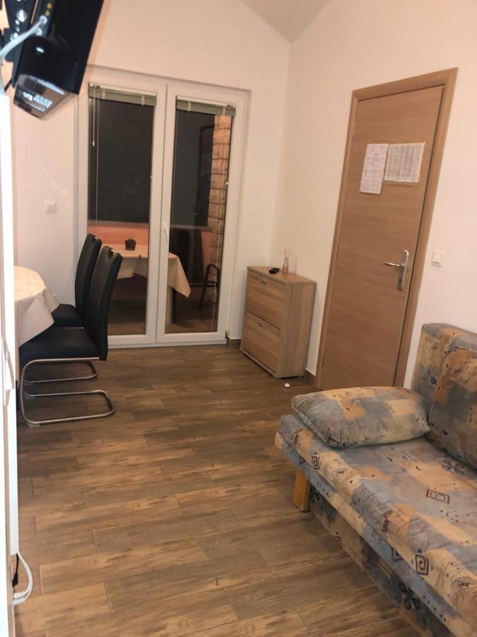 Apartmani Ivana Đảo Đảo Cres Ngoại thất bức ảnh